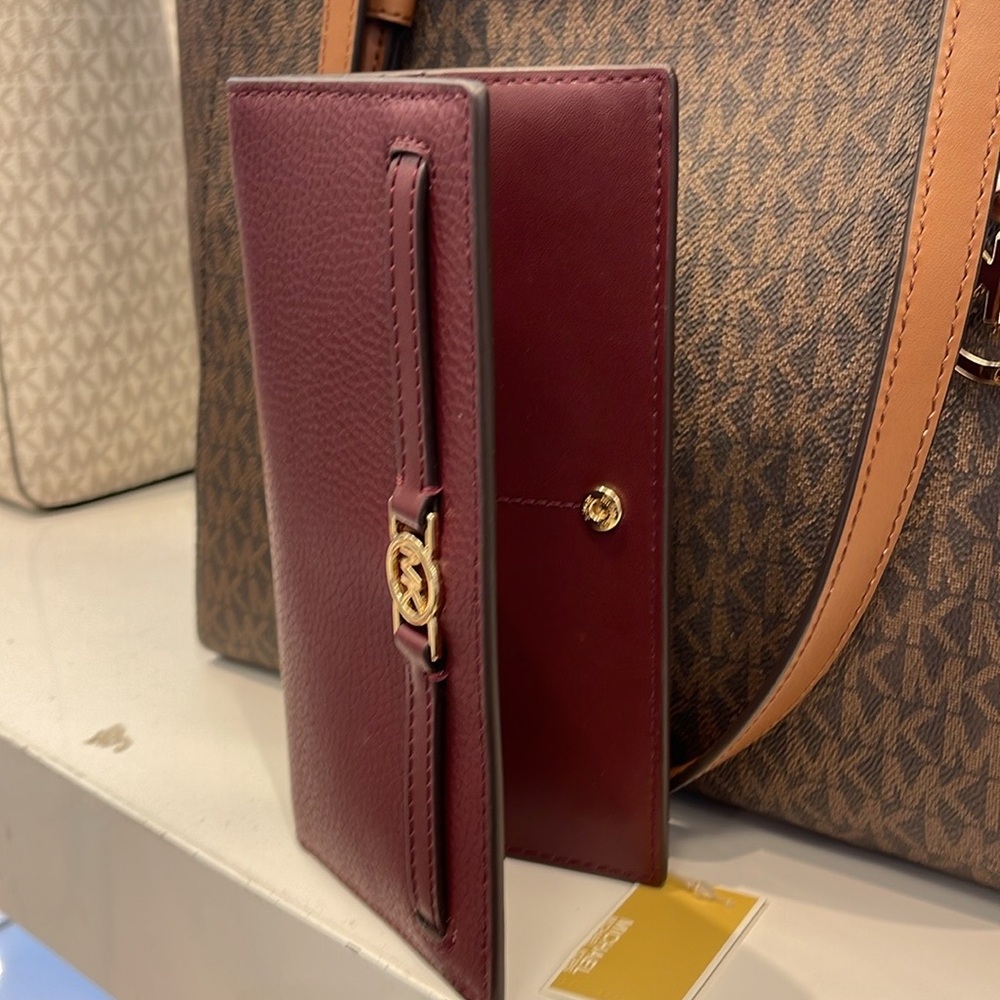 Michael Kors Reed Large Bifold Pebbled Leather Snap Wallet Card Case 
Oxblood - Picture 13 of 16